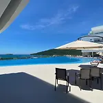 Apartamento maravilhoso com piscina e vista mar Mirante Home Club